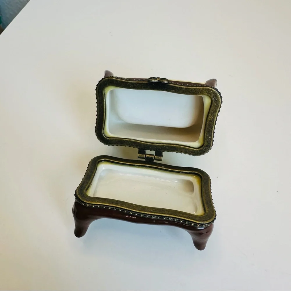 Floral Victorian Loveseat‎ Trinket Box